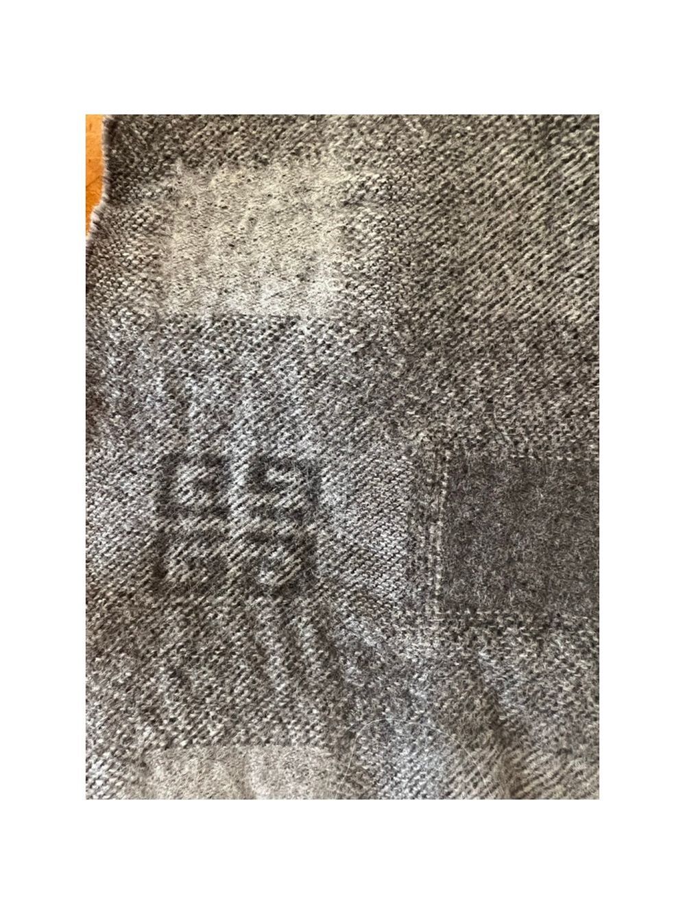 NWT Givenchy One Size Grey Plaid Wool Scarf - Picture 5 of 8